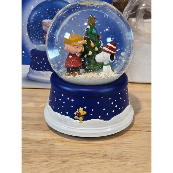 PEANUTS Christmas 50th Anniversary Musical Snow Globe Hallmark Holidays in BOX - Picture 11 of 11